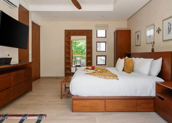 9br Luxury Aldea Zama, Private Pools & Gym! Pousada