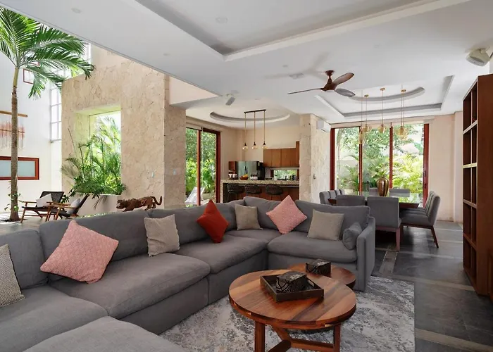 Pousada 9br Luxury Aldea Zama, Private Pools & Gym! Tulum